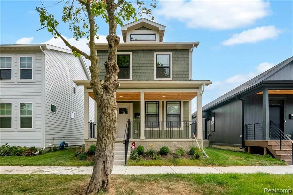 3 bed, 2.5 bath, 1900 sqft, $3,750 — Photo 1