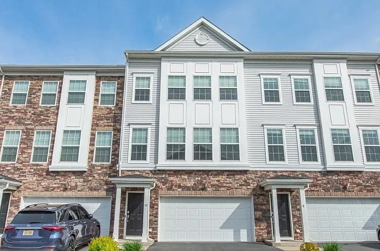 10 Colgate Dr — Photo 1