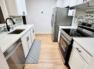 400 Crown Ct APT 561, Edgewater, NJ 07020