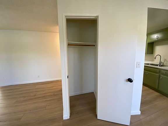 5th image of 1025 Meadowlake Dr #12A
