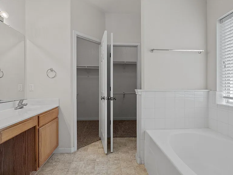 1916 Wheaton Trl — Photo 22
