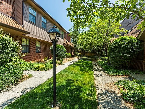 5th image of 3441 Laredo Dr Unit 13
