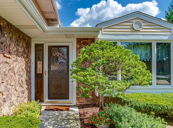 3rd image of 855 Longford Dr