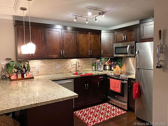 5th image of 8005 Lake Dr APT 411