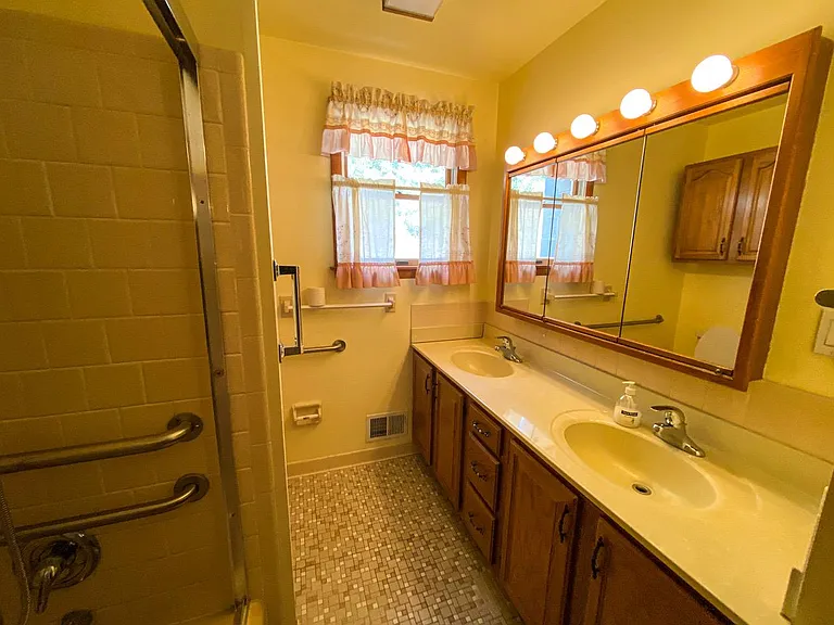 10910 Harford Rd — Photo 21