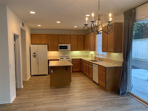 2nd image of 898 Yosemite Dr