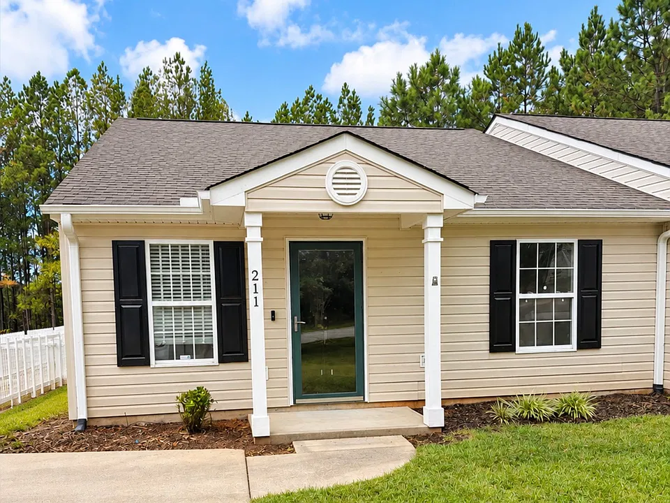 211 Tamarack Dr