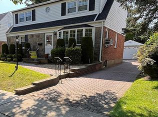 477 Emory Rd, Mineola, NY 11501