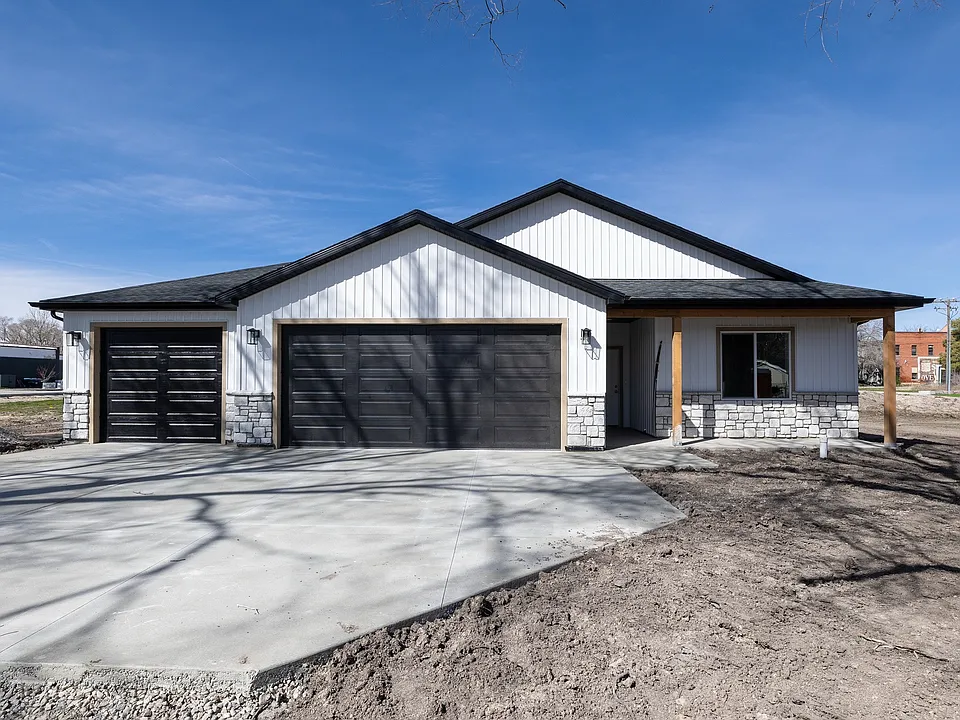 2315 N 3900 W