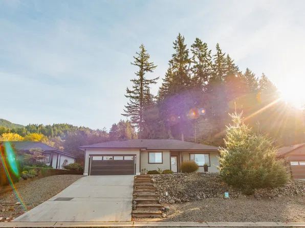 6222 Sitka Rd, Sechelt, BC V7Z 0L3