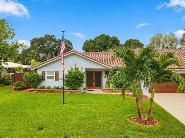 3590 Lakeview Drive, Delray Beach, FL 33445