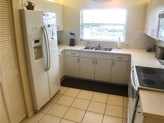 3rd image of 760 Lake Orchid Cir APT 203