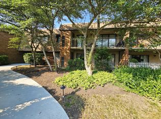 50 Old Oak Dr APT 114, Buffalo Grove, IL 60089