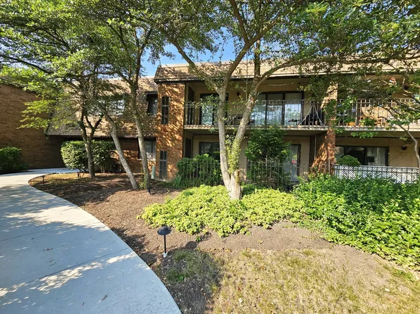 50 Old Oak Dr APT 114, Buffalo Grove, IL 60089