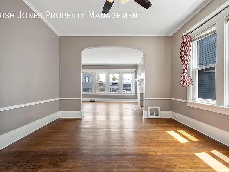 2518 Delaware Ave — Photo 8
