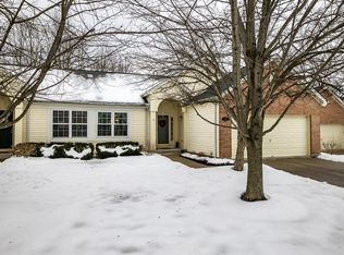 955 Raintree Ln, Maineville, OH 45039