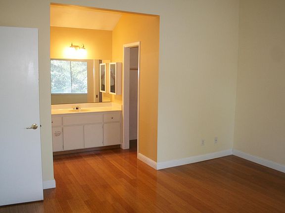 5th image of 1356 Meadow Ct