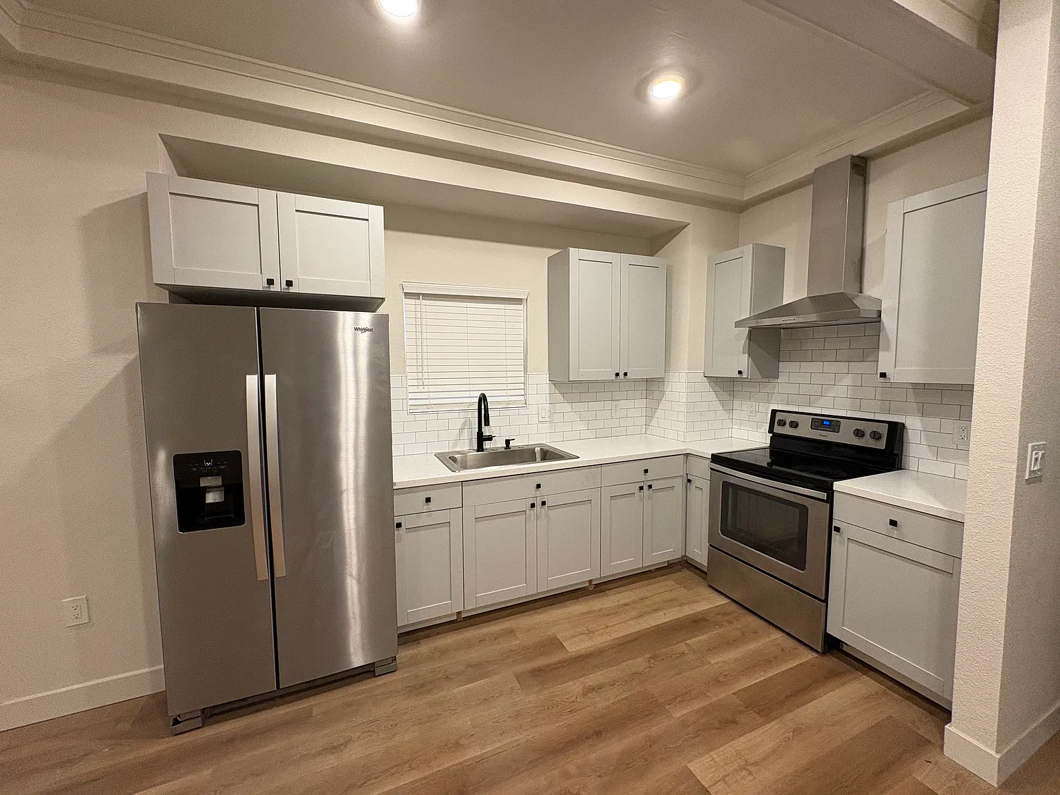 1325 N Lincoln St — Photo 3