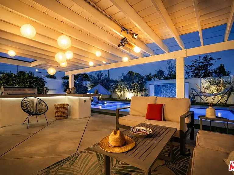 4952 Placidia Ave — Photo 34