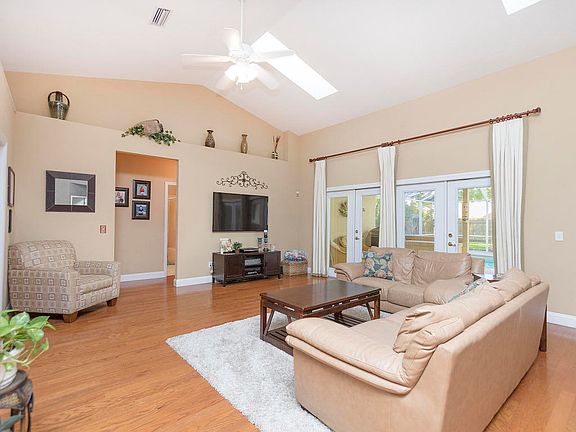 3rd image of 486 Oakland Park Blvd