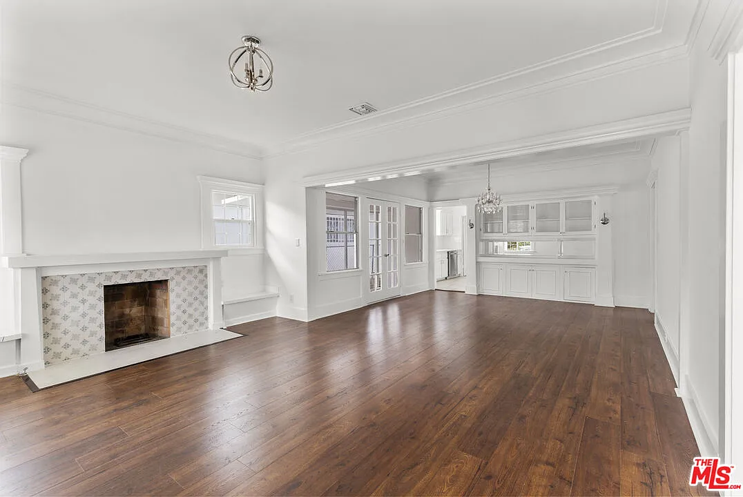 3 bed, 2.0 bath, 1427 sqft, $5,300 — Photo 3