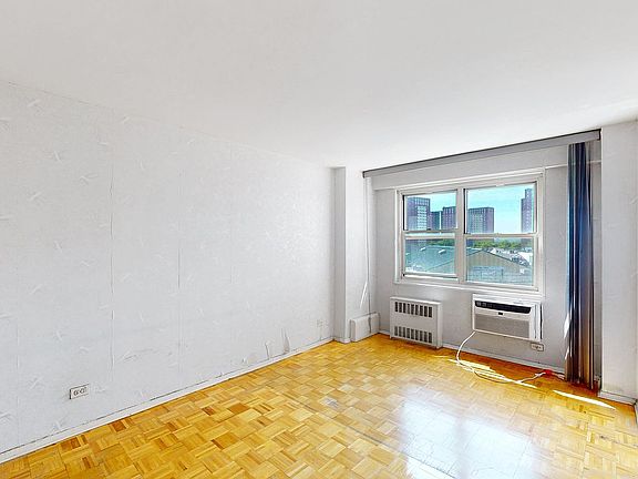 5th image of 2942 W 5th St APT 5T