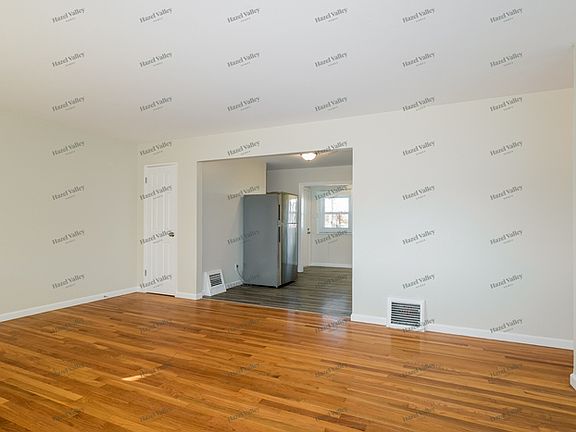 3rd image of 1305 Acredale Dr