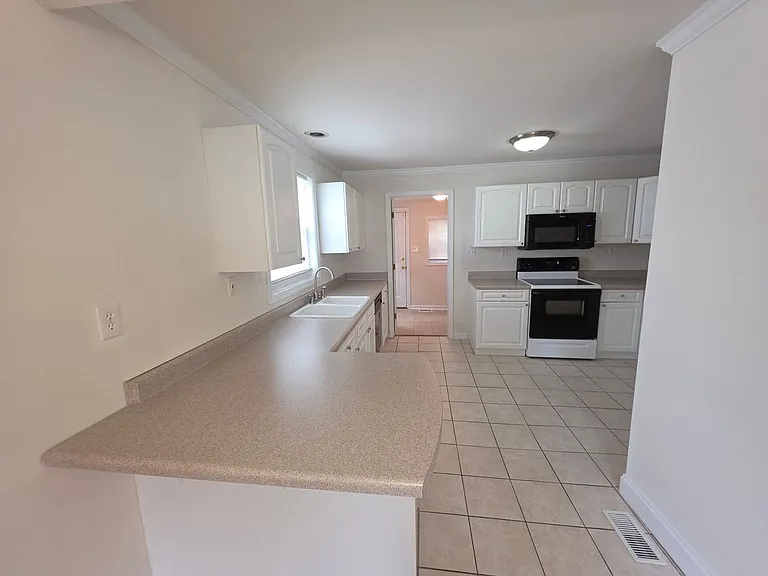 356 Melbourne Ct — Photo 10