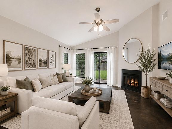 3rd image of 805 Live Oak Dr