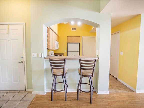 5th image of 100 4th Ave S APT 221