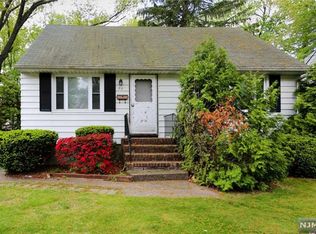 32 Willow St, Bergenfield, NJ