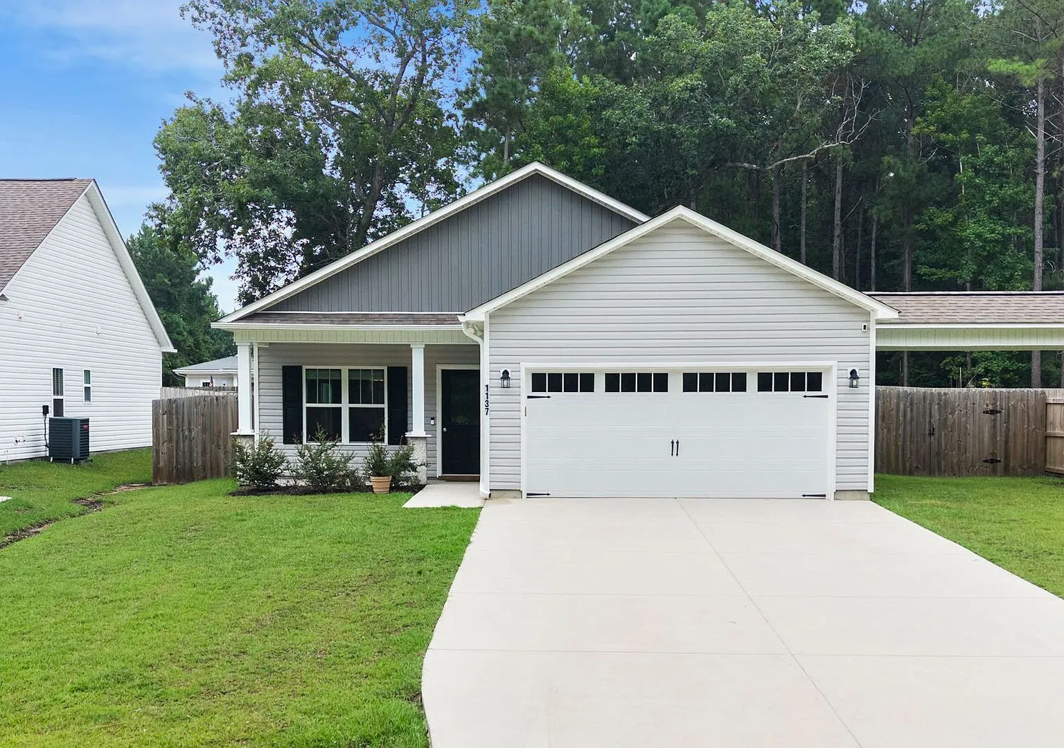 Brand new 3 bedroom 2 bath home in Hampstead — Photo 1