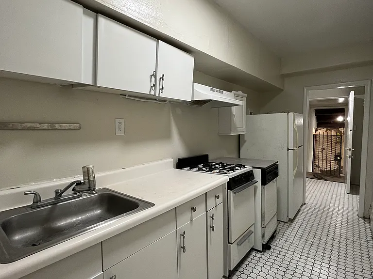 803 Saint Paul St #BF — Photo 13