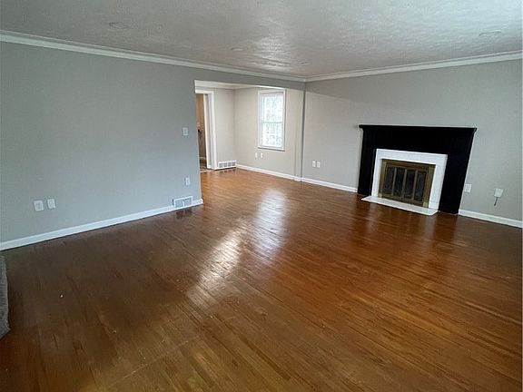 5th image of 1663 Lyndhurst Rd