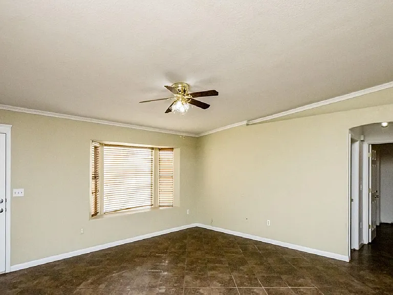 3967 Breakwater Dr — Photo 3