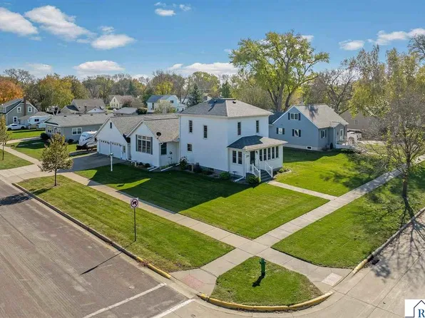 703 S Galbraith St, Blue Earth, MN 56013