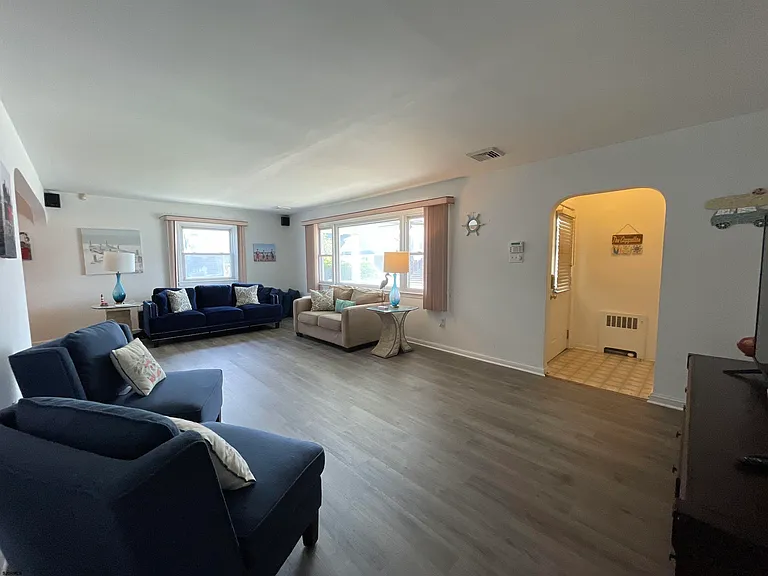 307 N Essex Ave — Photo 8