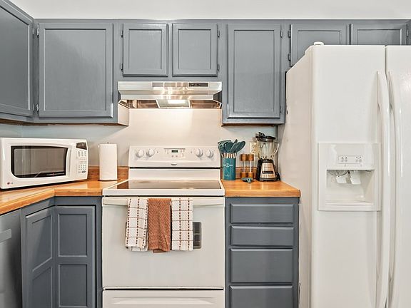 3rd image of 8209 Parsley Ln