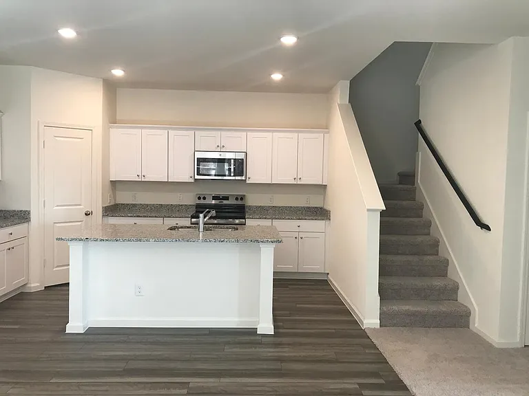 203 Bradford Dr — Photo 10