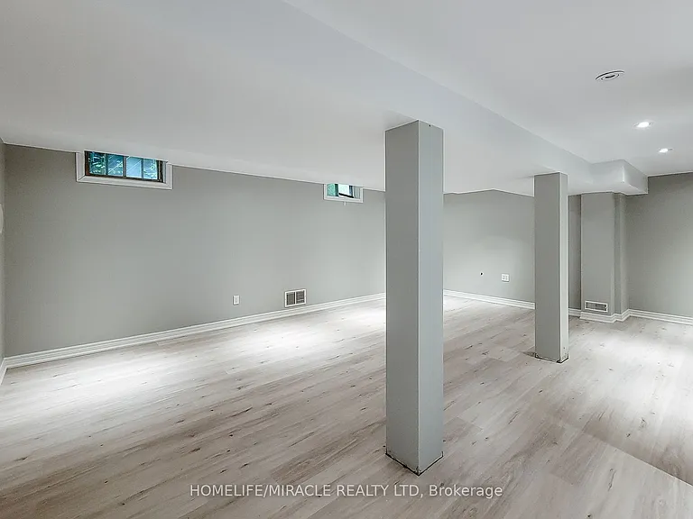 4559 Street Volodymyr Cres — Photo 43