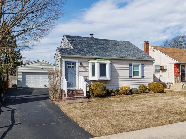 39 Myers Avenue, Hicksville, NY 11801