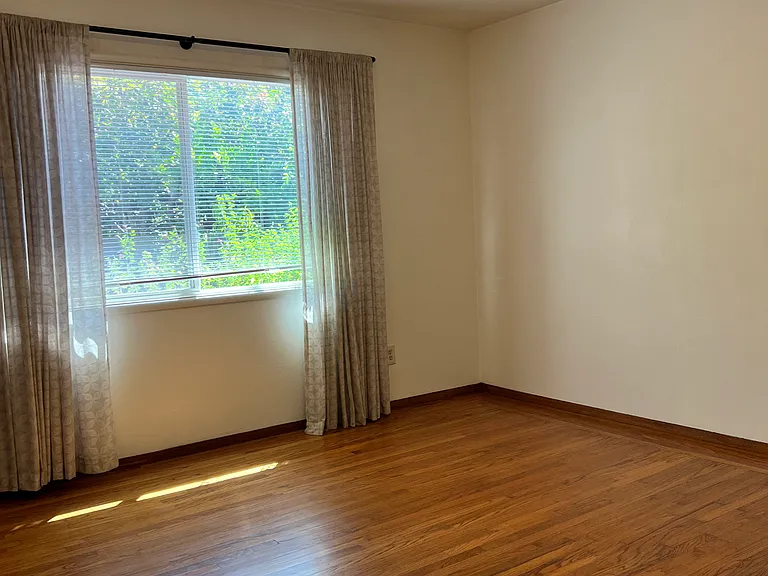 1704 Wesley Ave — Photo 11