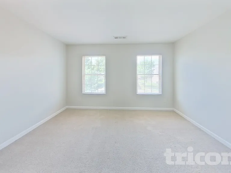 438 Lake Ridge Ln — Photo 6