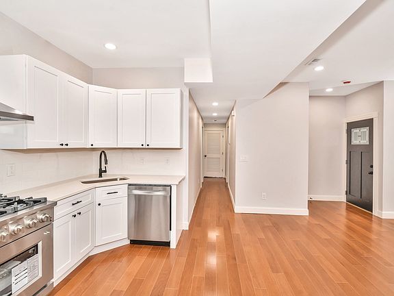4th image of 168 Ruthven St #2