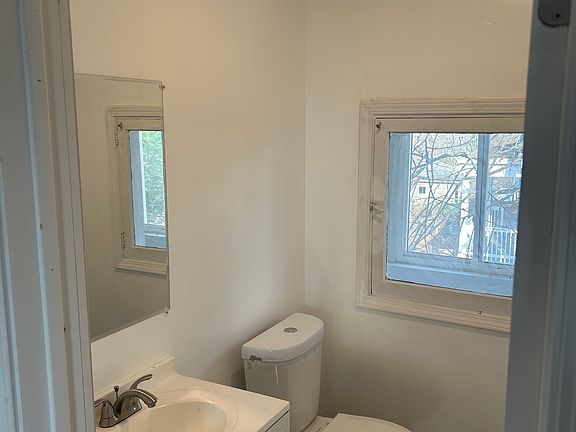 3rd image of 138 Highland Ave APT 3