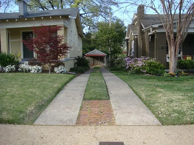 Private drive w covered parking