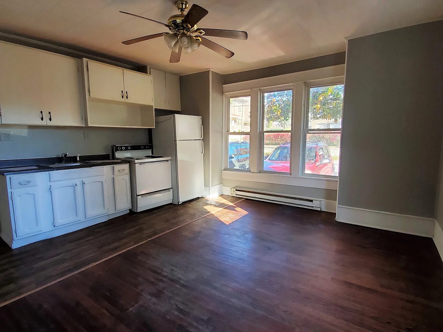 Studio, 400 sqft, $650 — Photo 2
