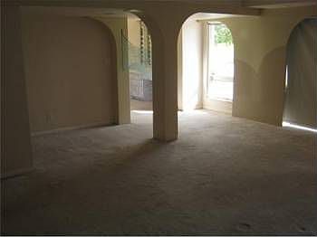 3rd image of 5400 White Oak Ln