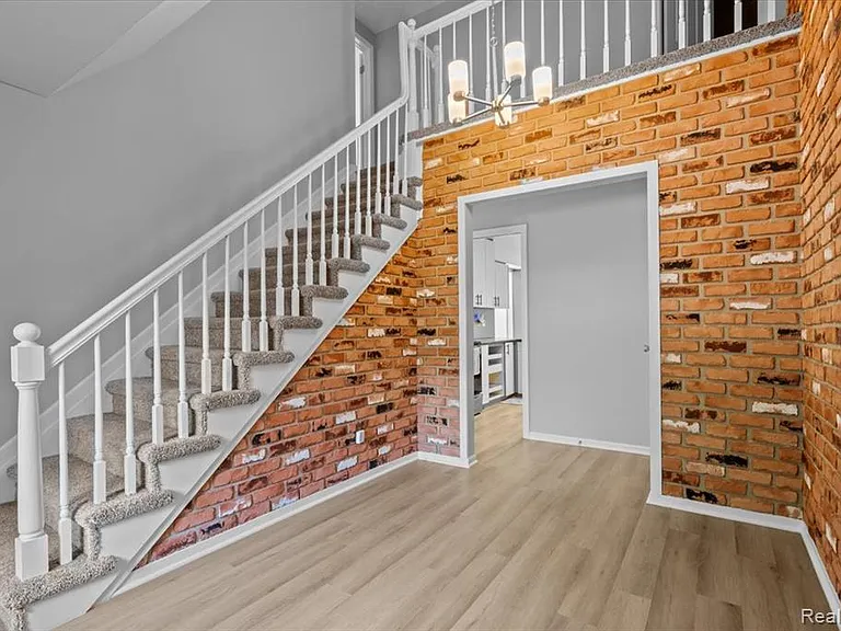 5476 Van Ness Dr — Photo 23