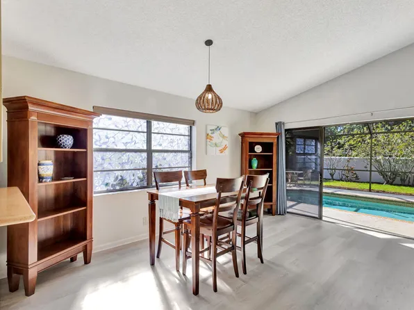 2556 La Cristal Circle, Palm Beach Gardens, FL 33410